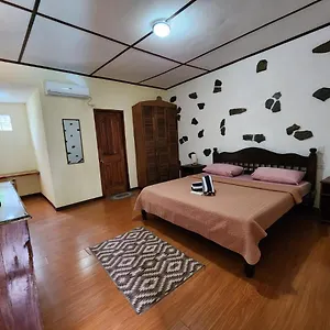 https://tiptop-hotel-resto-and-delishop.hotelspanglao.com