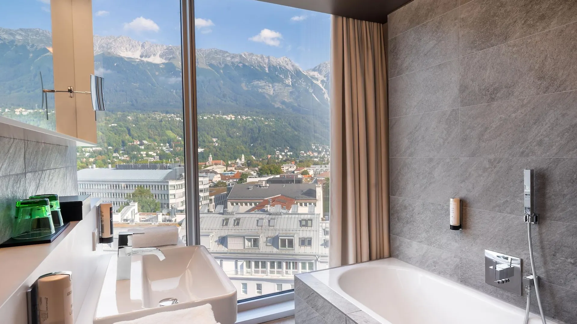 Adlers Hotel Innsbruck 4*,  Austria